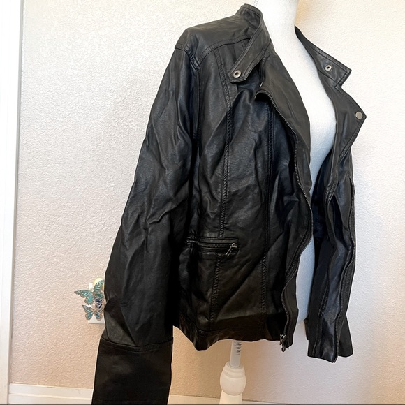 Torrid black leather motto jacket 4x - Picture 2 of 7